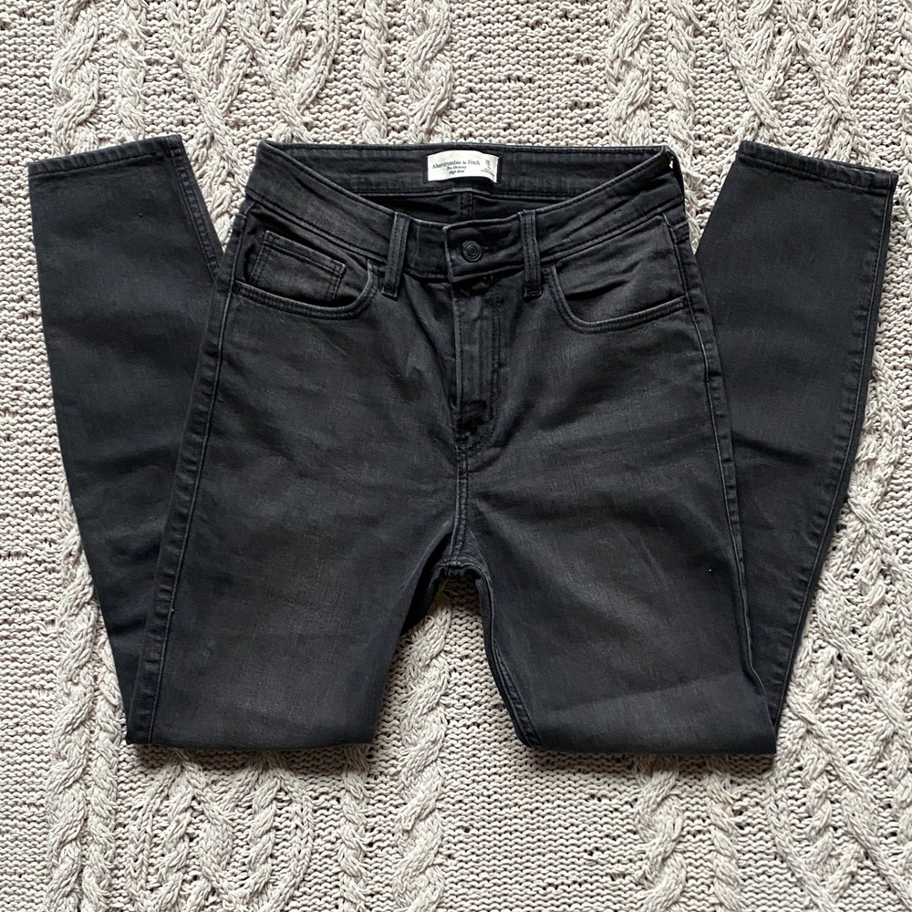 Abercrombie & Fitch - Black 90’s High Rise Modern Skinny Jean, Size 26R